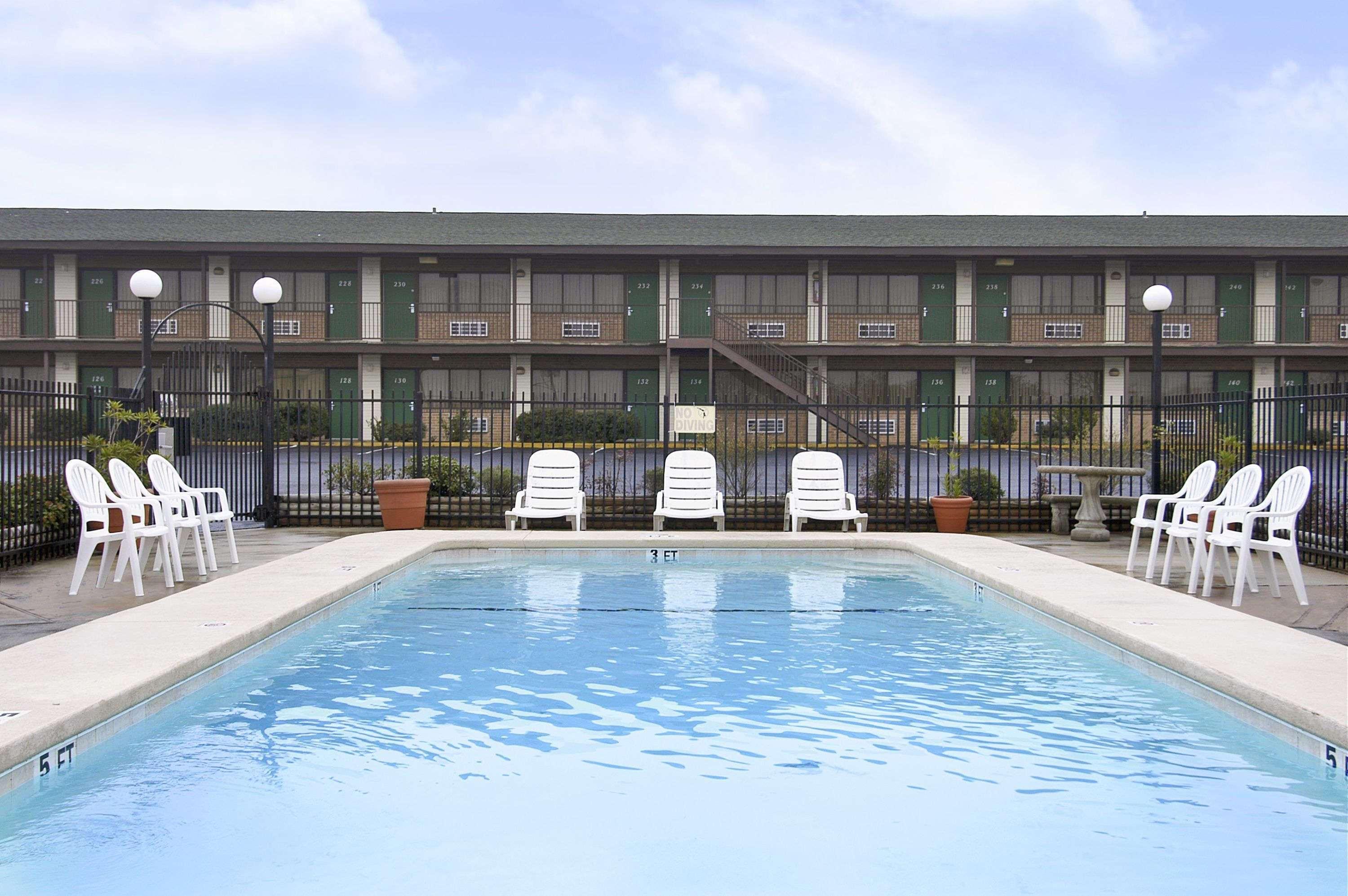 Super 8 By Wyndham Giddings Hotel Exterior photo