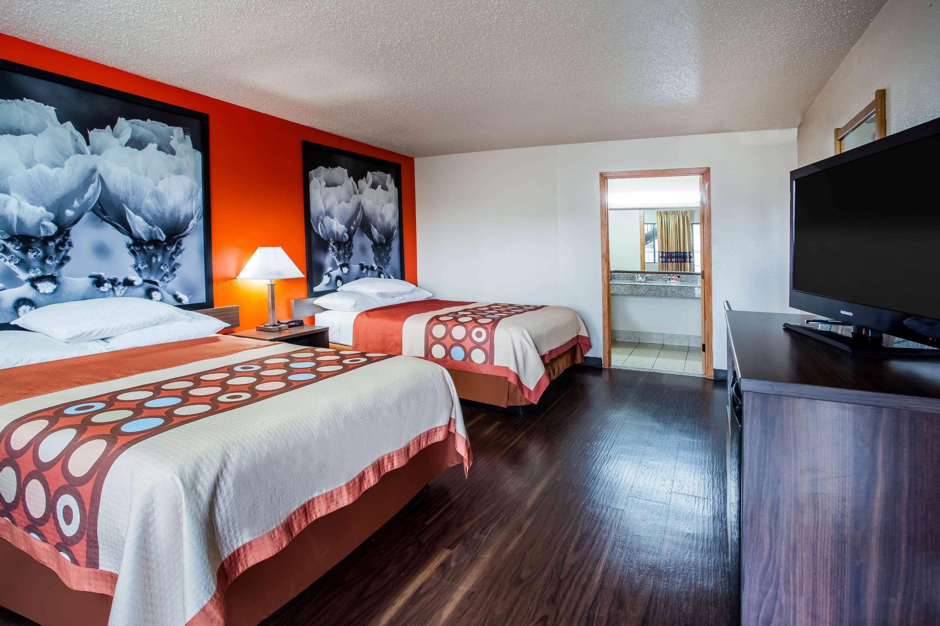 Super 8 By Wyndham Giddings Hotel Exterior photo